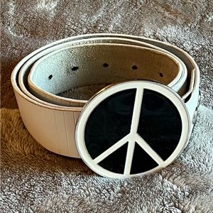 Vintage So Cal white leather Peace belt, M/L, 34-40” x 1-1/2”. In good cond.